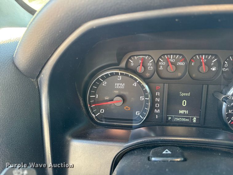 image for item ET7256 2015 GMC Sierra 2500HD Double Cab pickup truck