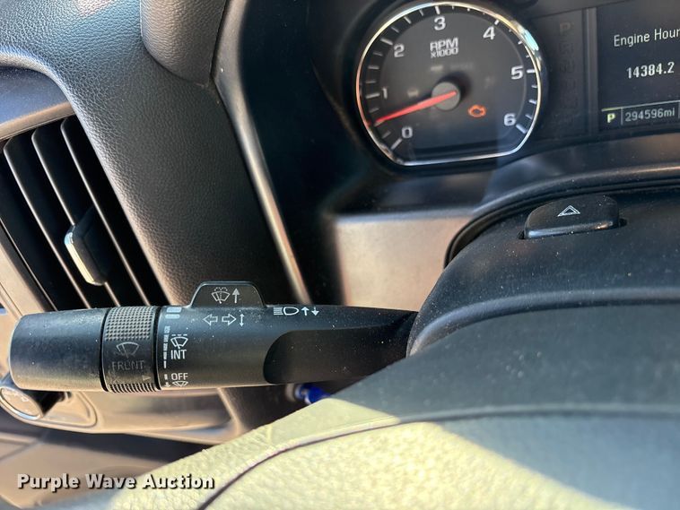 image for item ET7256 2015 GMC Sierra 2500HD Double Cab pickup truck