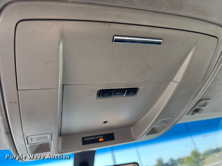 image for item ET7256 2015 GMC Sierra 2500HD Double Cab pickup truck