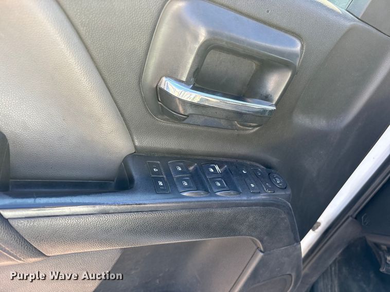 image for item ET7256 2015 GMC Sierra 2500HD Double Cab pickup truck