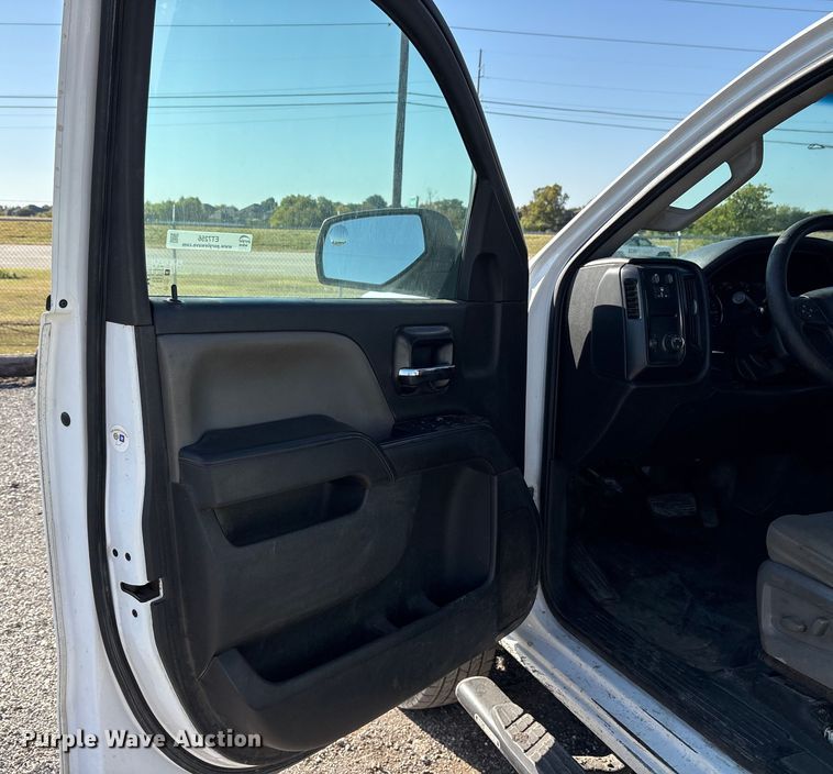 image for item ET7256 2015 GMC Sierra 2500HD Double Cab pickup truck