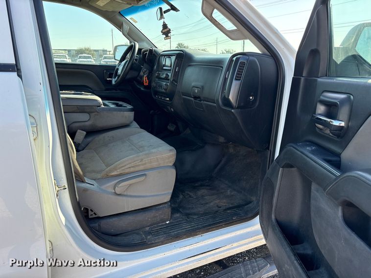 image for item ET7256 2015 GMC Sierra 2500HD Double Cab pickup truck