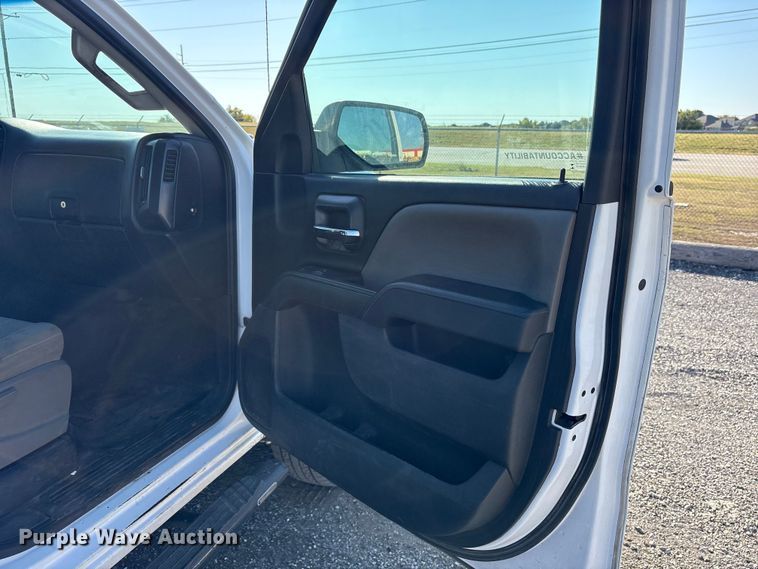 image for item ET7256 2015 GMC Sierra 2500HD Double Cab pickup truck