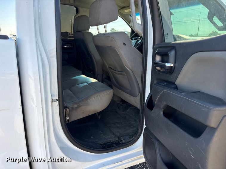 image for item ET7256 2015 GMC Sierra 2500HD Double Cab pickup truck