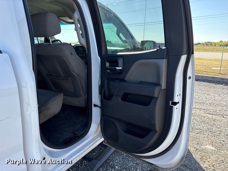 image for item ET7256 2015 GMC Sierra 2500HD Double Cab pickup truck