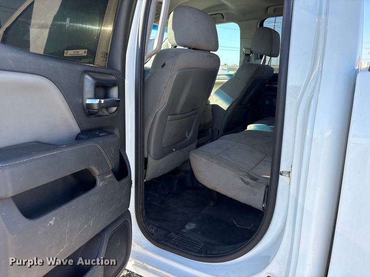 image for item ET7256 2015 GMC Sierra 2500HD Double Cab pickup truck