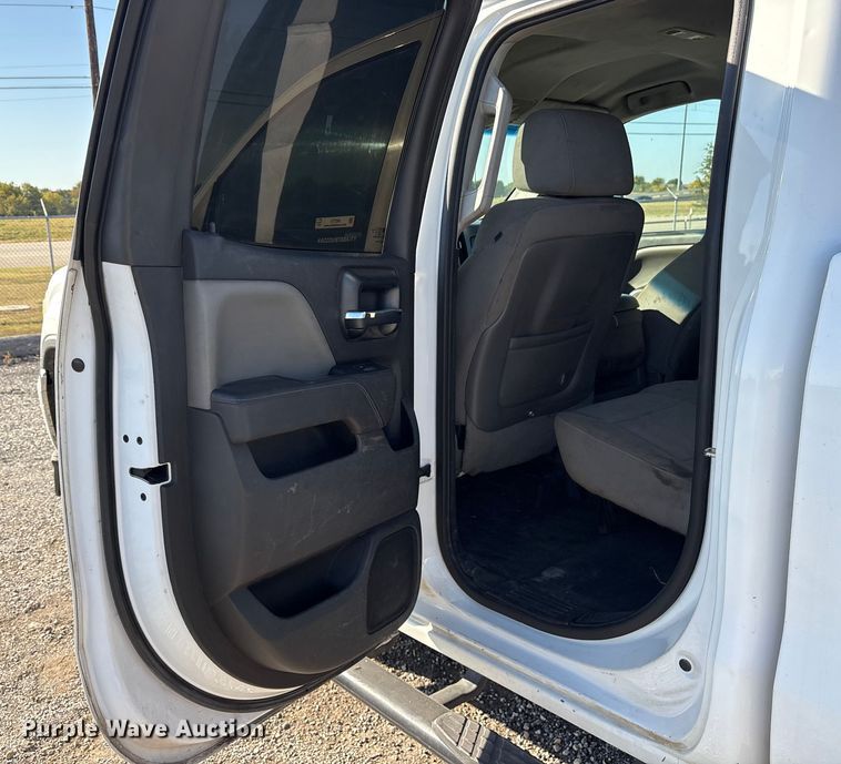 image for item ET7256 2015 GMC Sierra 2500HD Double Cab pickup truck