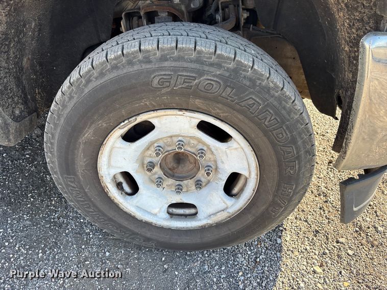 image for item ET7256 2015 GMC Sierra 2500HD Double Cab pickup truck