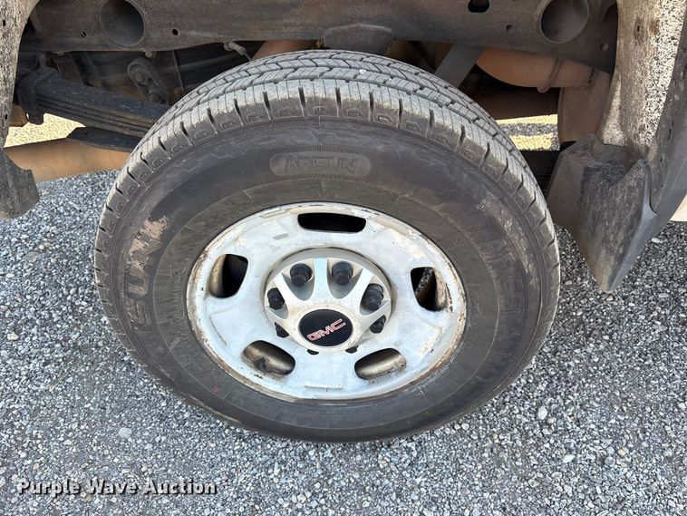 image for item ET7256 2015 GMC Sierra 2500HD Double Cab pickup truck