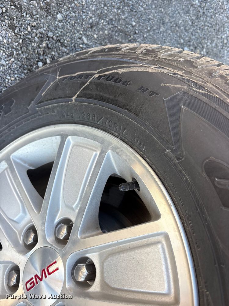 image for item ET7258 2015 GMC Sierra 1500 Double Cab pickup truck