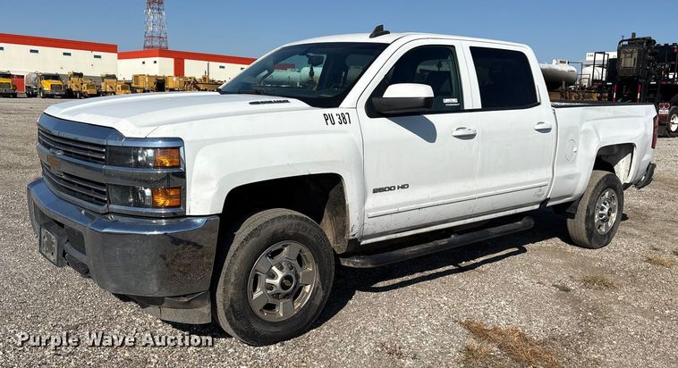 image for item ET7259 2015 Chevrolet Silverado 2500HD Crew Cab pickup truck