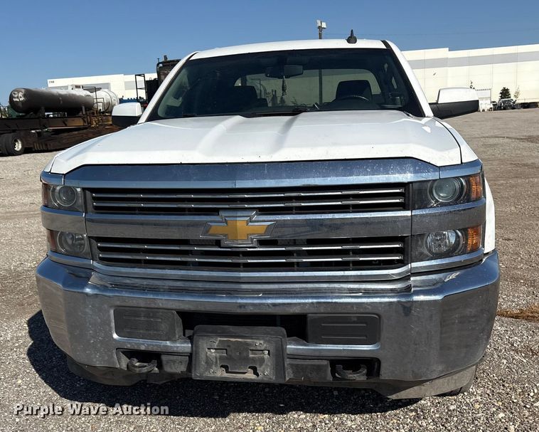 image for item ET7259 2015 Chevrolet Silverado 2500HD Crew Cab pickup truck