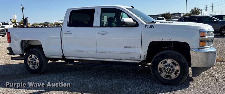 image for item ET7259 2015 Chevrolet Silverado 2500HD Crew Cab pickup truck