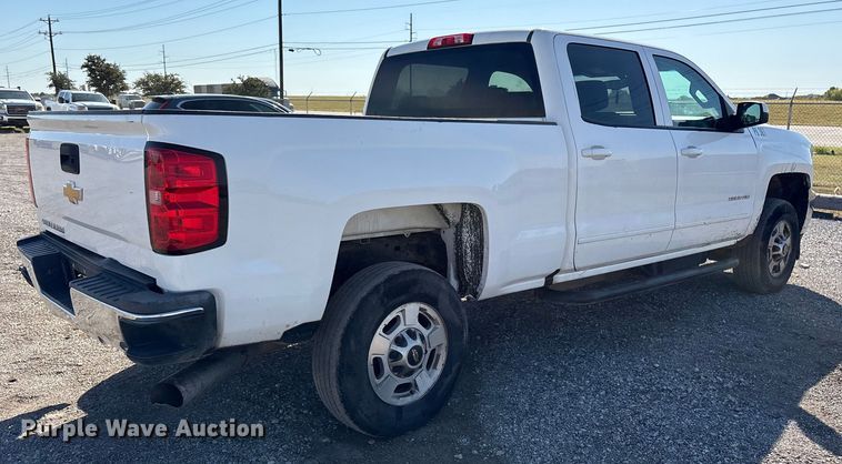 image for item ET7259 2015 Chevrolet Silverado 2500HD Crew Cab pickup truck