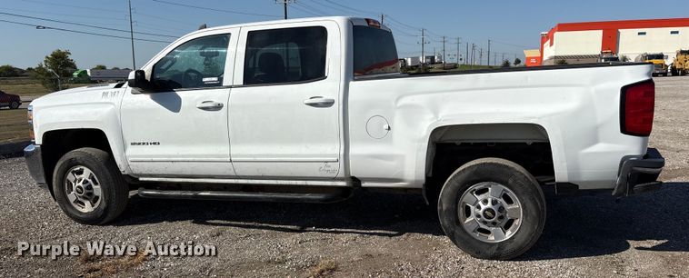 image for item ET7259 2015 Chevrolet Silverado 2500HD Crew Cab pickup truck