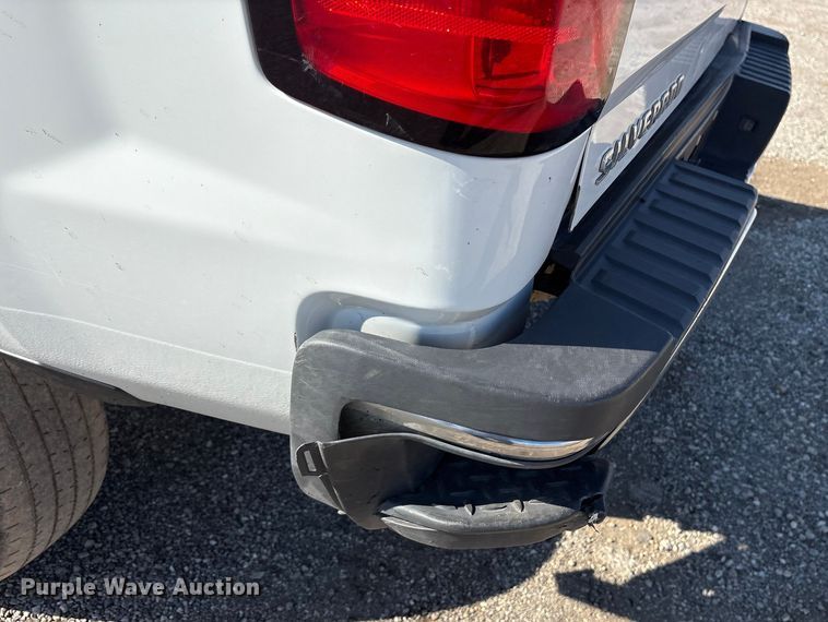 image for item ET7259 2015 Chevrolet Silverado 2500HD Crew Cab pickup truck