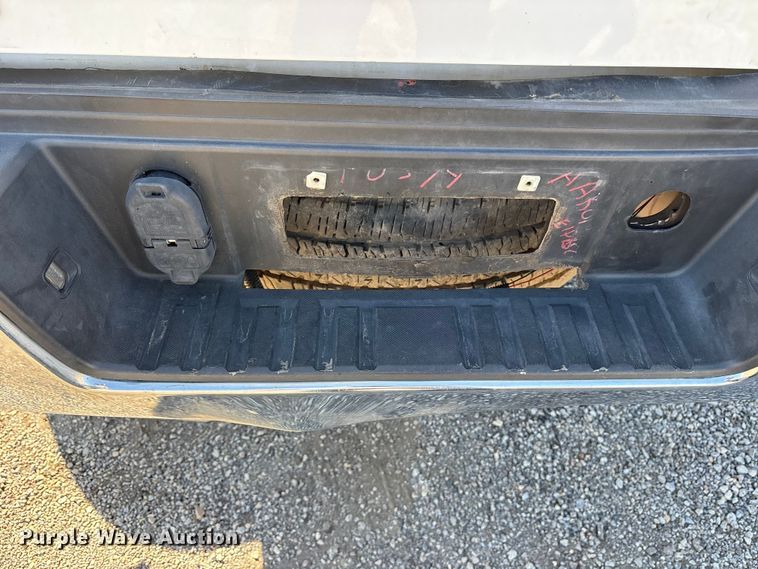 image for item ET7259 2015 Chevrolet Silverado 2500HD Crew Cab pickup truck