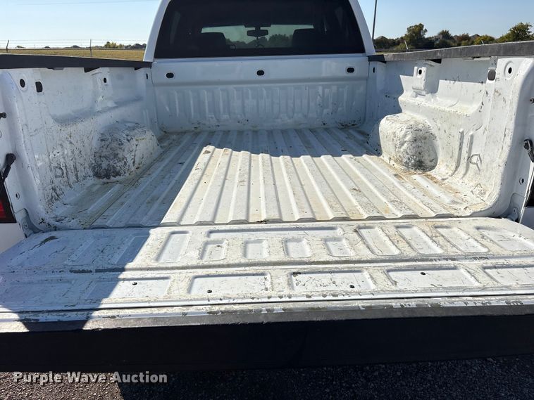 image for item ET7259 2015 Chevrolet Silverado 2500HD Crew Cab pickup truck