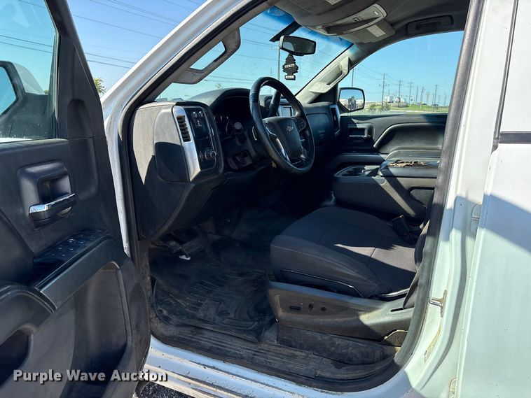 image for item ET7259 2015 Chevrolet Silverado 2500HD Crew Cab pickup truck