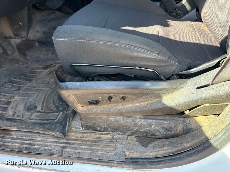 image for item ET7259 2015 Chevrolet Silverado 2500HD Crew Cab pickup truck