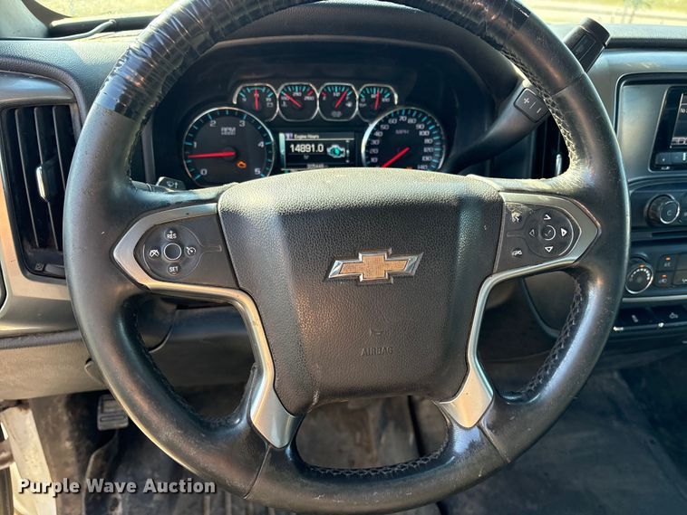 image for item ET7259 2015 Chevrolet Silverado 2500HD Crew Cab pickup truck