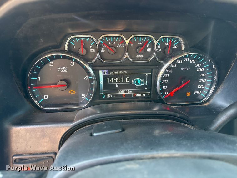 image for item ET7259 2015 Chevrolet Silverado 2500HD Crew Cab pickup truck