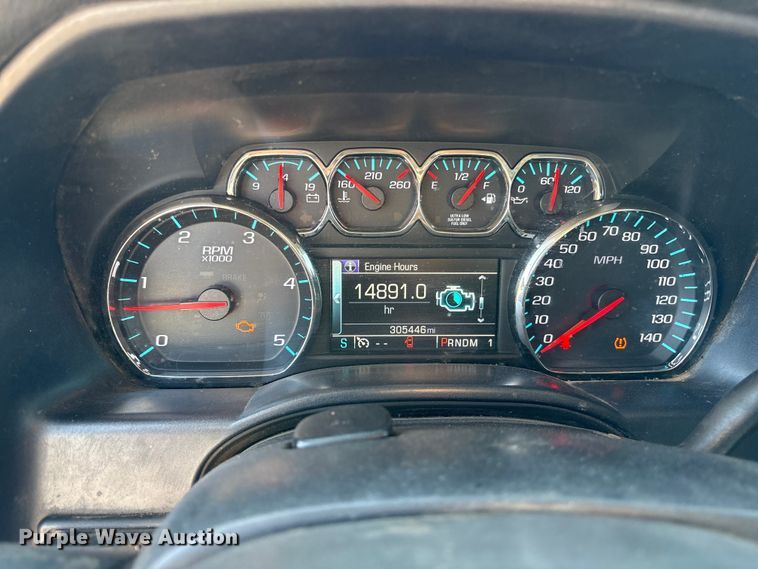 image for item ET7259 2015 Chevrolet Silverado 2500HD Crew Cab pickup truck