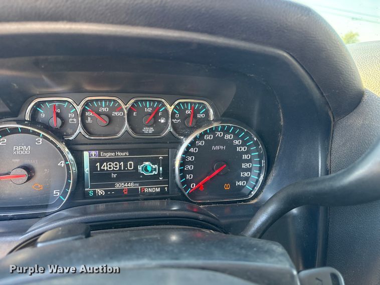 image for item ET7259 2015 Chevrolet Silverado 2500HD Crew Cab pickup truck