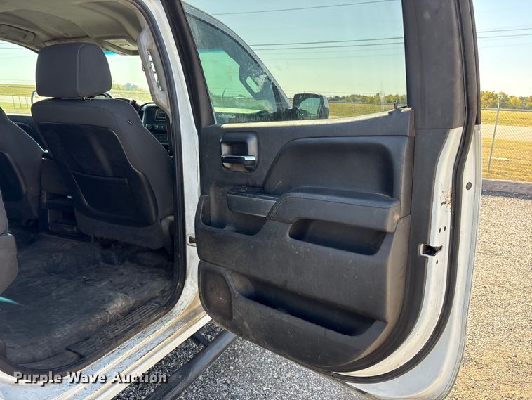 image for item ET7259 2015 Chevrolet Silverado 2500HD Crew Cab pickup truck