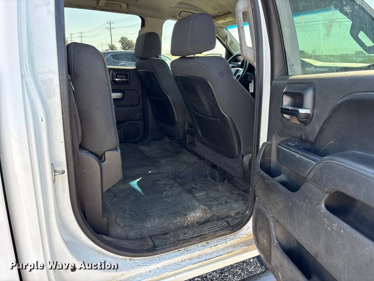 image for item ET7259 2015 Chevrolet Silverado 2500HD Crew Cab pickup truck