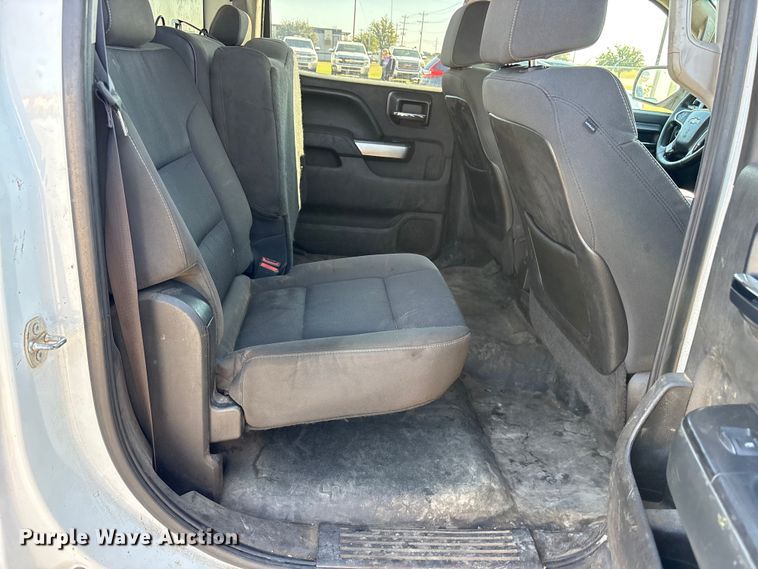 image for item ET7259 2015 Chevrolet Silverado 2500HD Crew Cab pickup truck