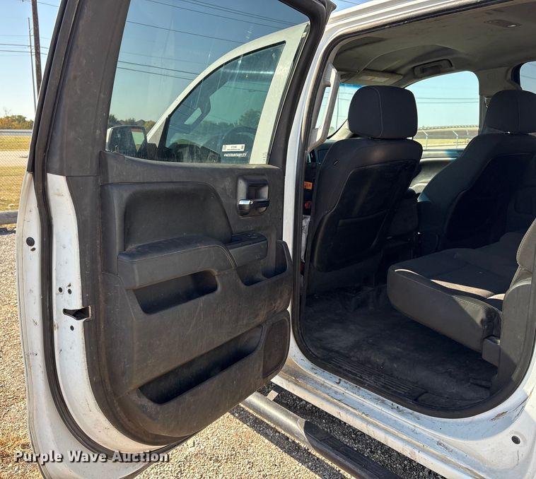 image for item ET7259 2015 Chevrolet Silverado 2500HD Crew Cab pickup truck