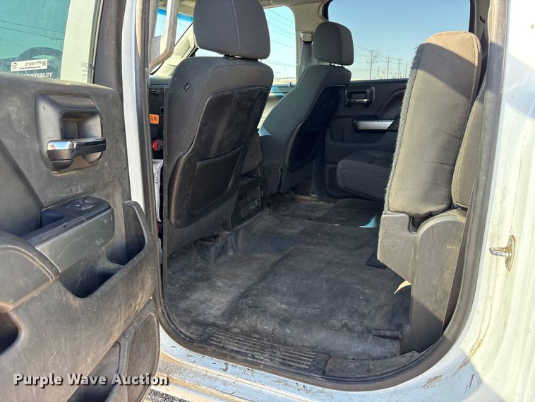 image for item ET7259 2015 Chevrolet Silverado 2500HD Crew Cab pickup truck