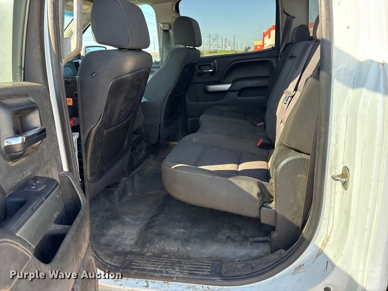 image for item ET7259 2015 Chevrolet Silverado 2500HD Crew Cab pickup truck