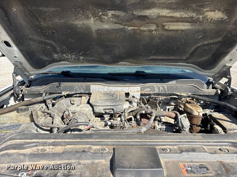 image for item ET7259 2015 Chevrolet Silverado 2500HD Crew Cab pickup truck