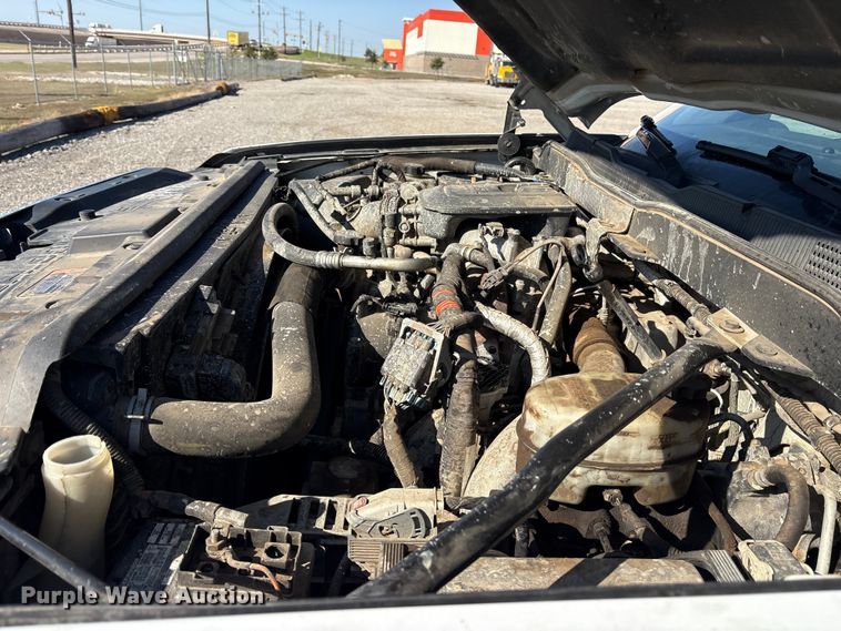 image for item ET7259 2015 Chevrolet Silverado 2500HD Crew Cab pickup truck