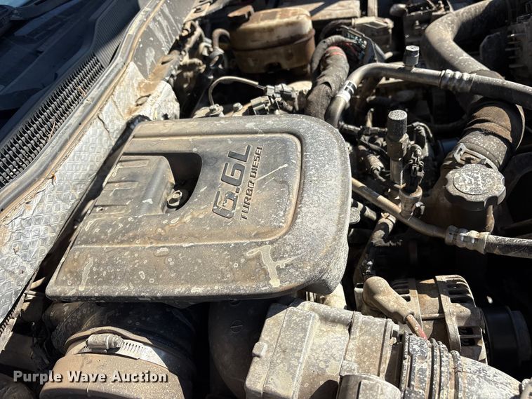 image for item ET7259 2015 Chevrolet Silverado 2500HD Crew Cab pickup truck