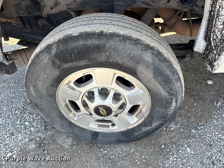 image for item ET7259 2015 Chevrolet Silverado 2500HD Crew Cab pickup truck