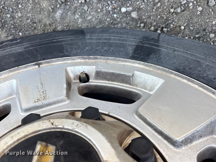 image for item ET7259 2015 Chevrolet Silverado 2500HD Crew Cab pickup truck