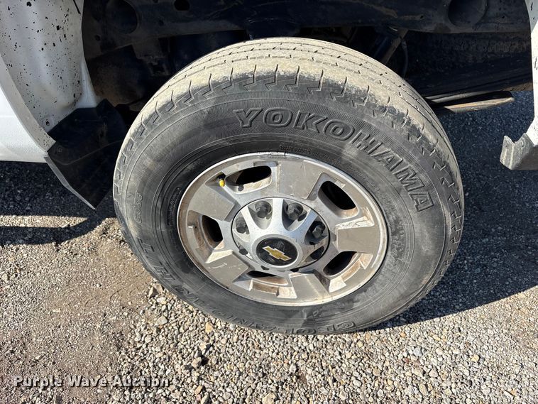 image for item ET7259 2015 Chevrolet Silverado 2500HD Crew Cab pickup truck