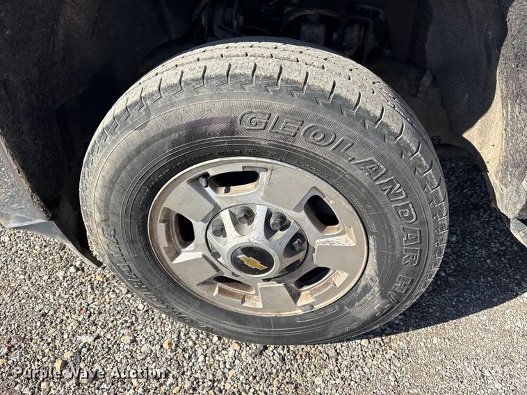 image for item ET7259 2015 Chevrolet Silverado 2500HD Crew Cab pickup truck