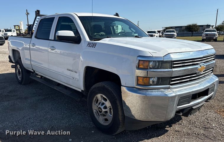 image for item ET7260 2015 Chevrolet Silverado 2500HD Crew Cab pickup truck