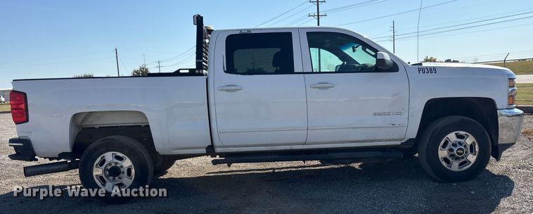 image for item ET7260 2015 Chevrolet Silverado 2500HD Crew Cab pickup truck