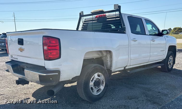 image for item ET7260 2015 Chevrolet Silverado 2500HD Crew Cab pickup truck