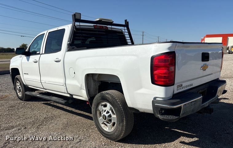 image for item ET7260 2015 Chevrolet Silverado 2500HD Crew Cab pickup truck