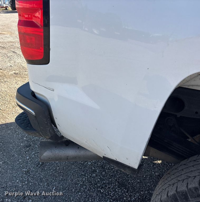 image for item ET7260 2015 Chevrolet Silverado 2500HD Crew Cab pickup truck