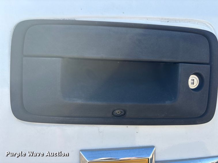 image for item ET7260 2015 Chevrolet Silverado 2500HD Crew Cab pickup truck