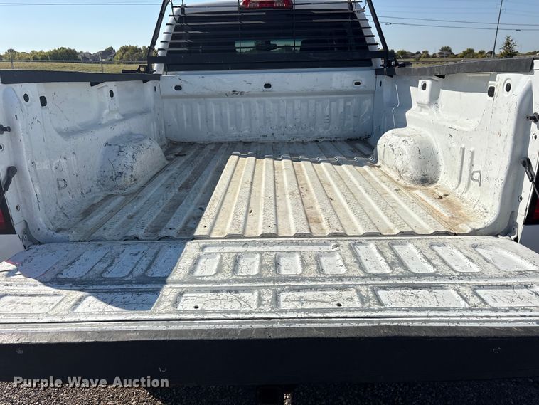 image for item ET7260 2015 Chevrolet Silverado 2500HD Crew Cab pickup truck