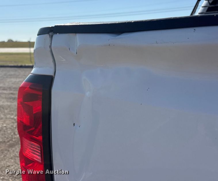 image for item ET7260 2015 Chevrolet Silverado 2500HD Crew Cab pickup truck