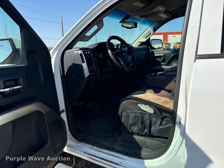 image for item ET7260 2015 Chevrolet Silverado 2500HD Crew Cab pickup truck